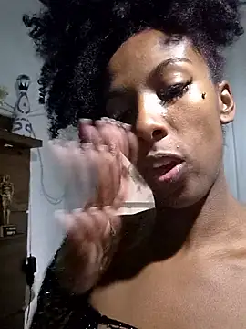 Luara_Greluda webcam stripchat model stream image