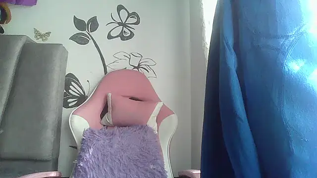 Charis_21 webcam