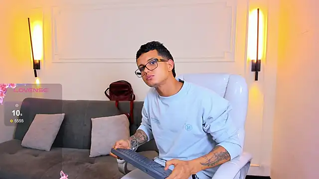 Paradise_boy_s webcam