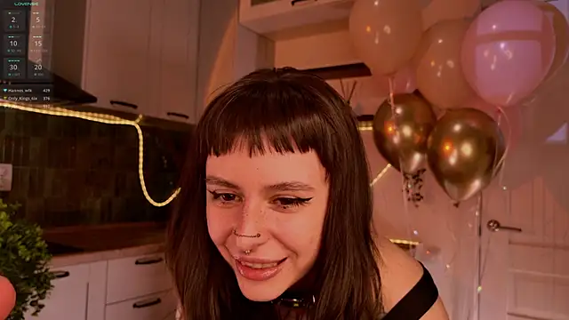 MichaellaMoon live sex cam