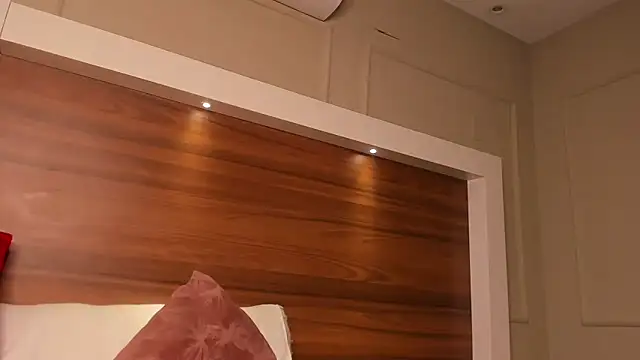 AriadnaHarper webcam