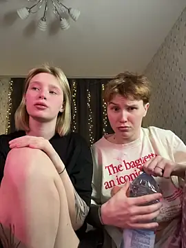 two_gerls_here webcam