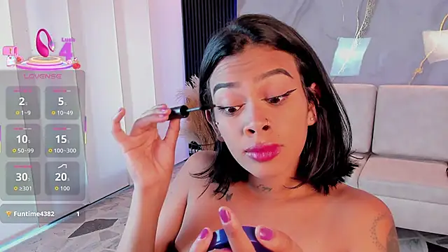 Saara_Corraless webcam