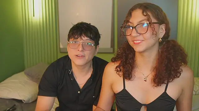 Mia_and_Belmonth webcam