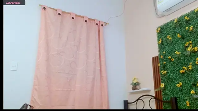 hotlatinaluna23 webcam