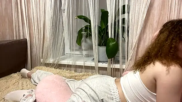 SophieNiktashu webcam