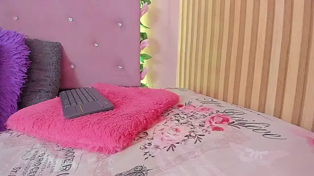 lovely__kiss__ webcam