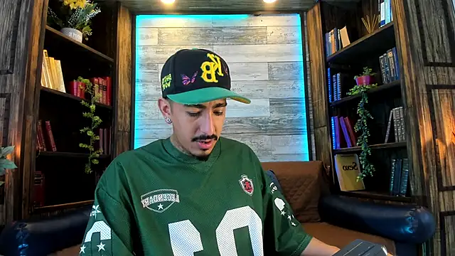 Donovan_Desmond webcam