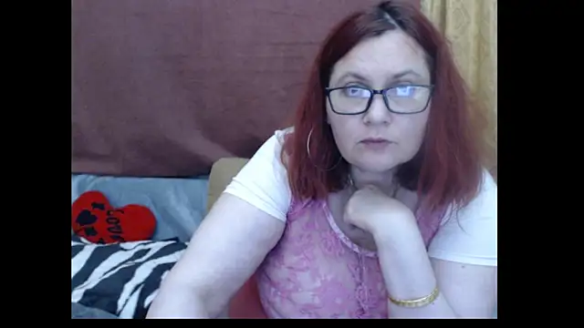 PlayfullMature webcam