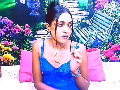 IndianPretty14u2Luv webcam