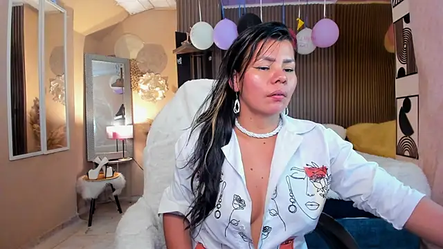KiaraXMilf webcam