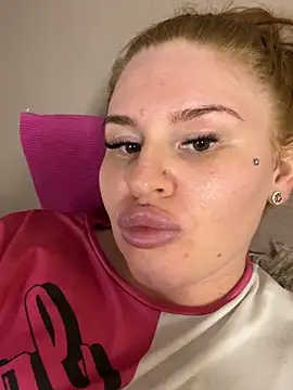 redfoxqueen - RedFoxQueen's free webcam - UK Sex Cams