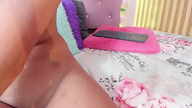 lovely__kiss__ webcam