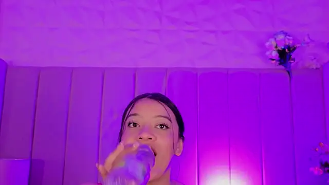 MollyBigBoobs12 webcam