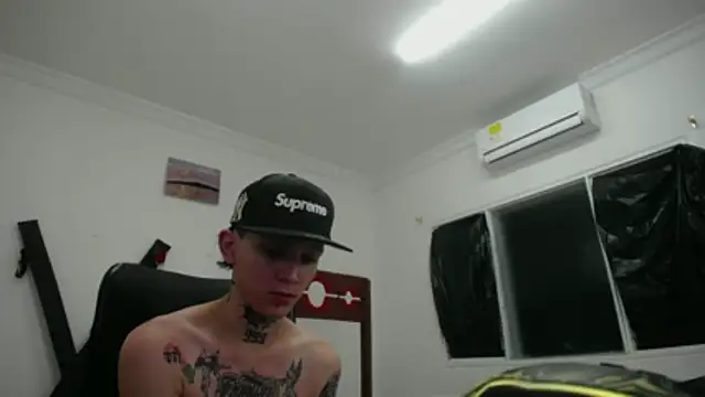 StraightBoy_Nick webcam