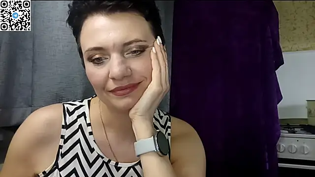 HotMamaQueen234 webcam