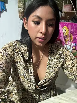 BrunetteBliss69 webcam