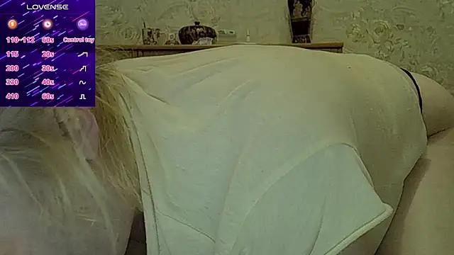 CurvyWild_Lady30 webcam