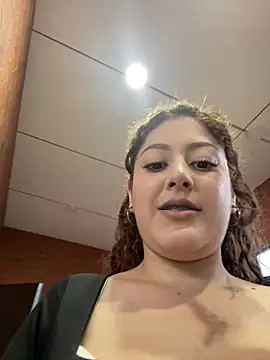 Amber_rosse_outdoors webcam