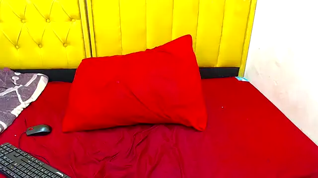 NAUGHTYNATASHAXX34 webcam