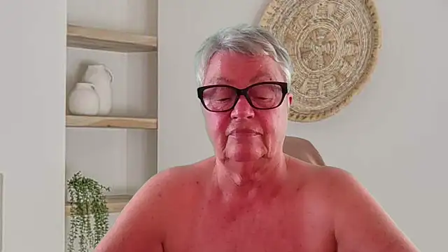 Mystery-Grandmother webcam