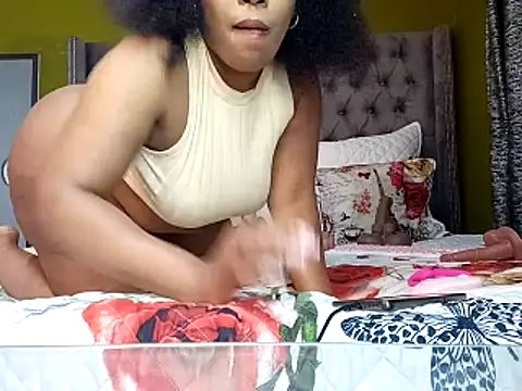 GiantBootyMilf webcam