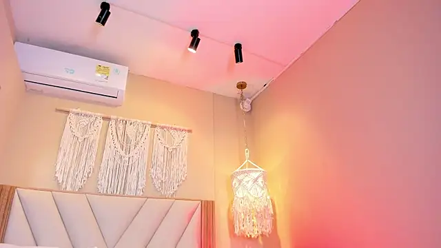 NahimiThompson webcam