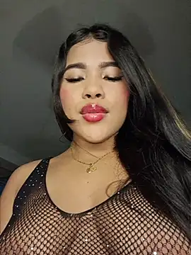 Webcam Model (Jenifer_em)  is live.Free join now!