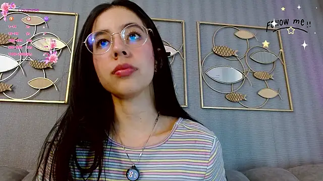 laraa_jeean (F young) - 3 fingers in  ass