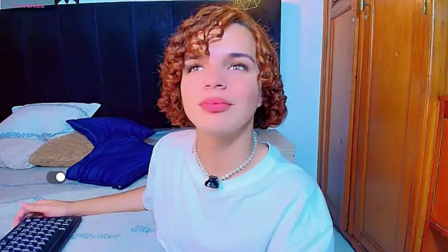 skyee_angel (M twink) - two finger ass