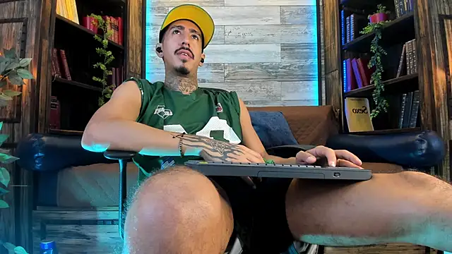 Donovan_Desmond webcam