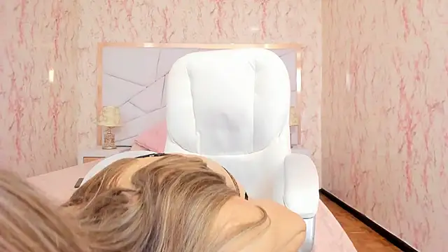 Emily_Whinfre webcam