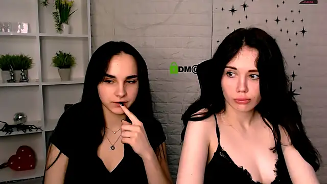 riley_sanders webcam