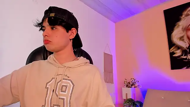 HotThreesoome webcam