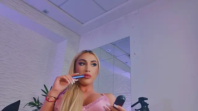 BlondieXStar webcam