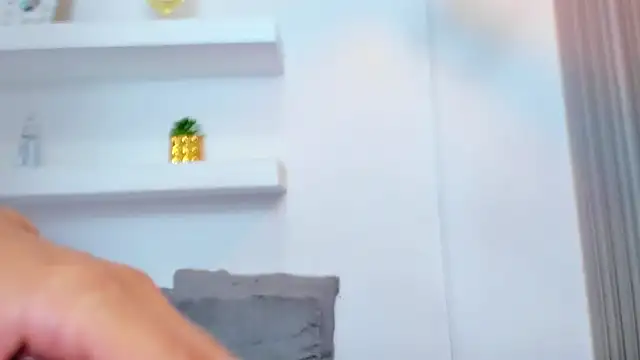 IsabellaMonet webcam