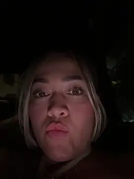 danielavegax (G young) - Lia plays with her hot pussy