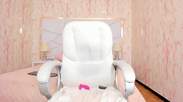 Emily_Whinfre webcam