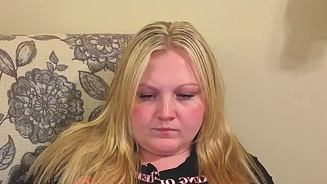 PhatAssBlond webcam