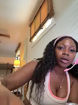 mochakaia (Ask my age) - Flash boobs in restaurant bathroom