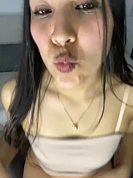 Webcam Model (Mayka_sex)  is live.Free join now!