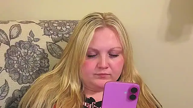 PhatAssBlond webcam
