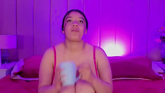 MollyBigBoobs12 webcam