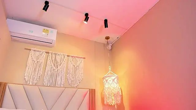 NahimiThompson webcam