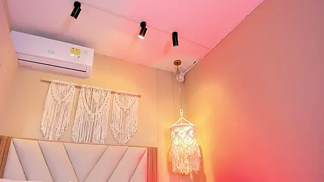 NahimiThompson webcam