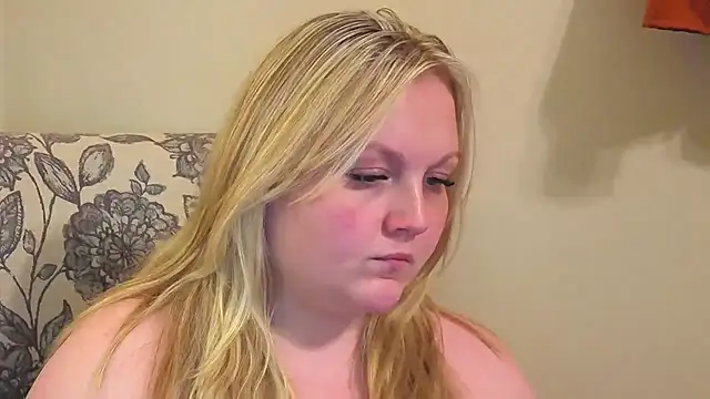 PhatAssBlond webcam