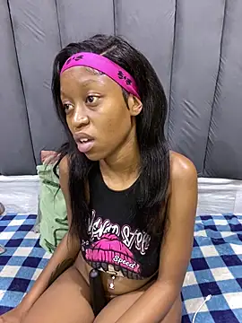 SexyPetitex25 webcam