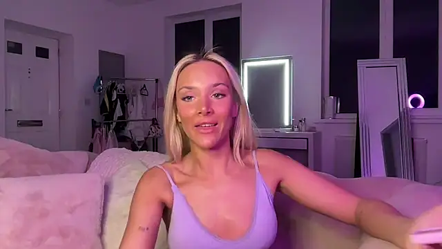 Naughtyblondex webcam