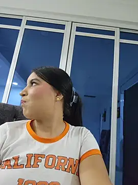 Pretty_Julieta webcam