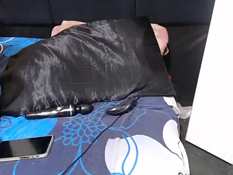 SweetHotBabby18 webcam